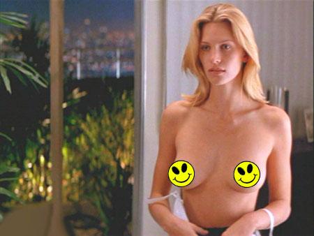 Natasha Henstridge kindly portraying for us a naked alien as seen in